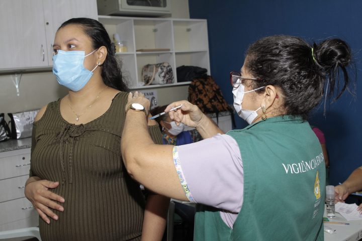 Prefeitura inicia vacinação de grávidas e puérperas nas maternidades públicas
