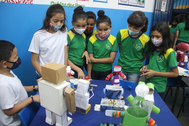 Prefeitura de Manaus realiza 1ª exposição de robótica e 300 alunos idealizam invenções com sucatas