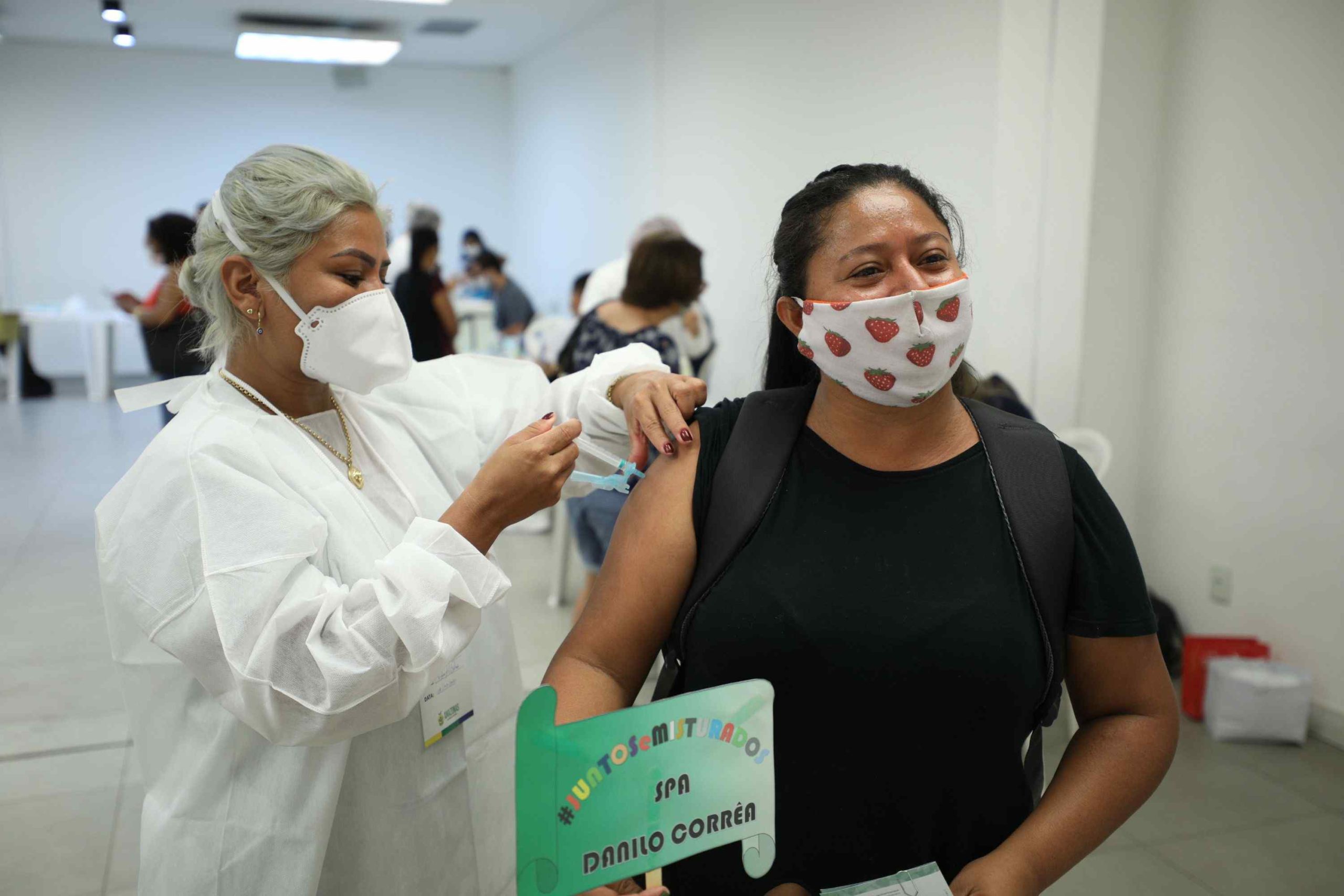 Vacina Amazonas: Manaus tem mais de 20 mil pessoas imunizadas nas três primeiras horas do mutirão