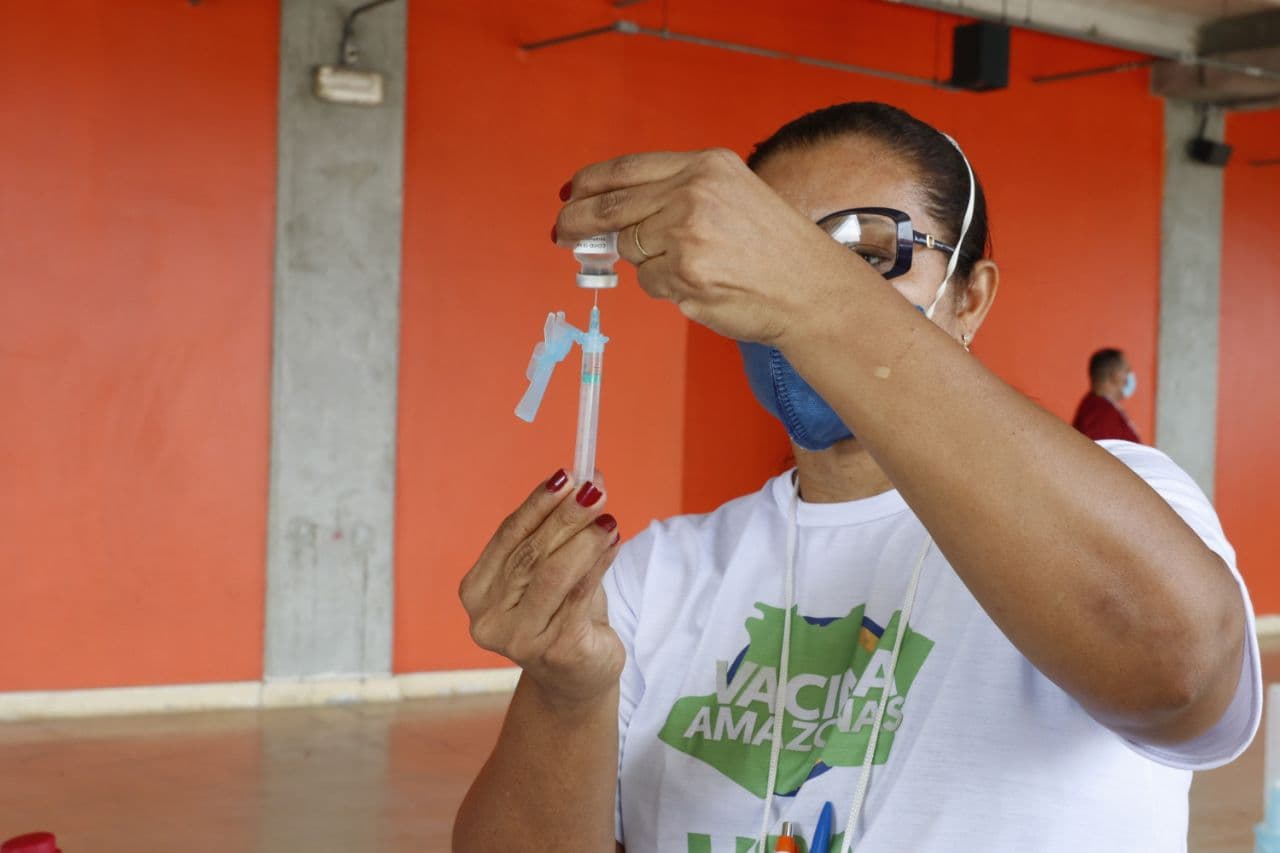 Transmissão de Covid-19 no Amazonas é de risco moderado e FVS-RCP reforça importância de acelerar a vacinação