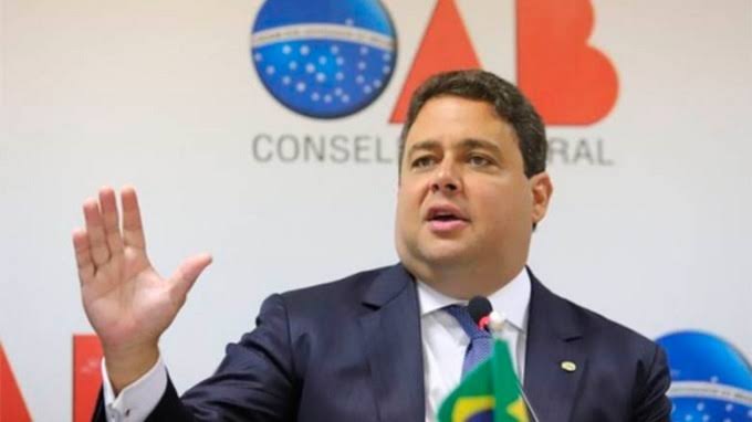 Conselho Federal da OAB decide analisar pedido de impeachment de Felipe Santa Cruz