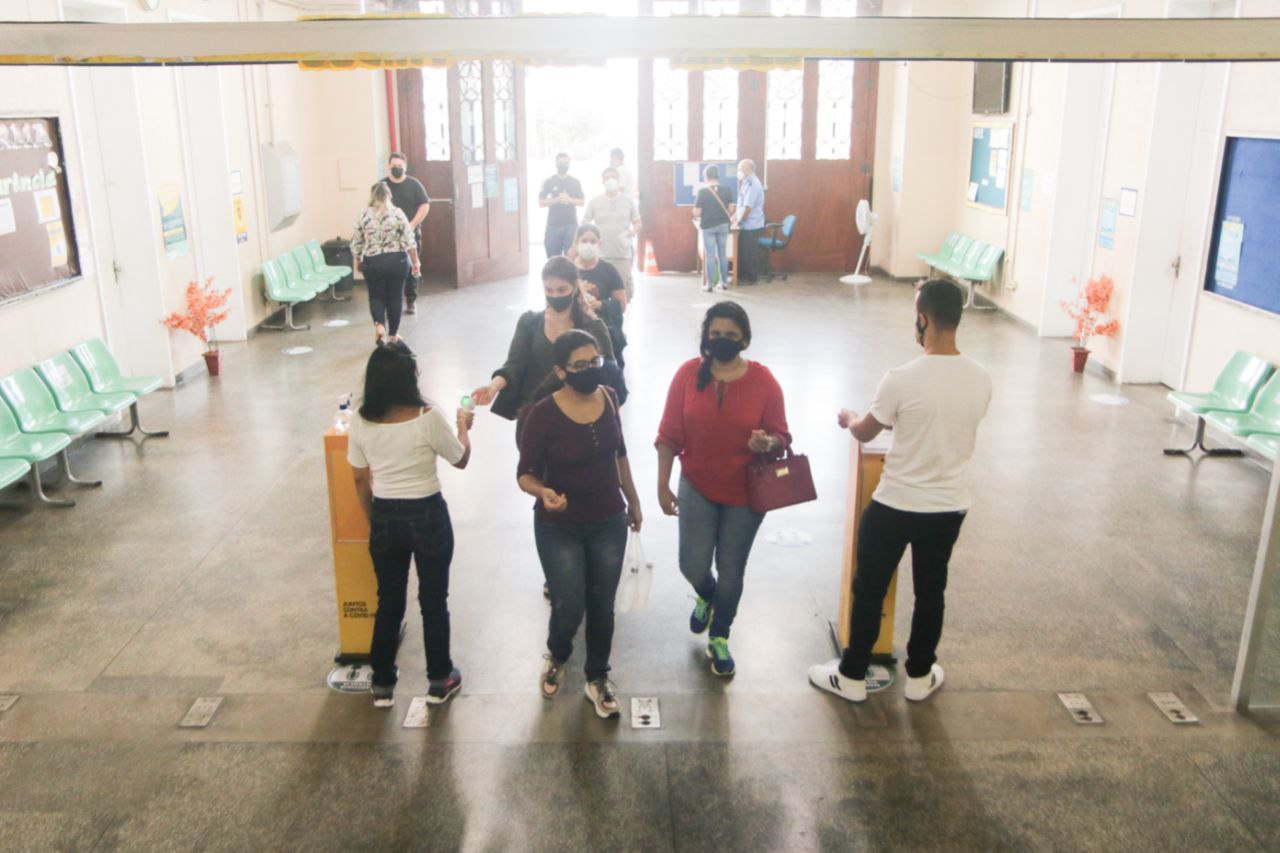 Candidatos às vagas no TCE-AM realizam 2º dia de provas do concurso público