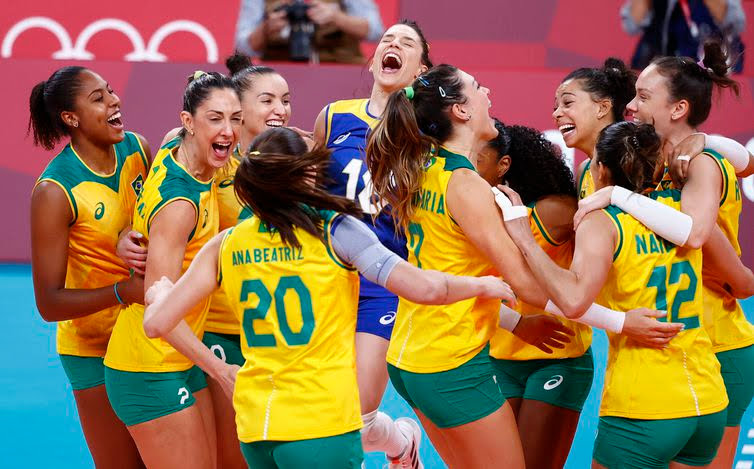 Brasil bate Coreia do Sul e pega EUA mais uma vez na final do vôlei feminino