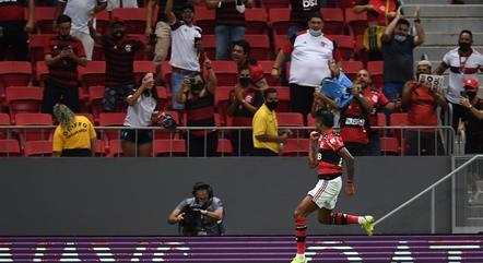 Clubes decidem manter Brasileiro sem público; Flamengo se isola