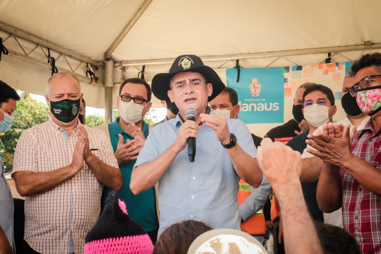 David Almeida quer multar quem fizer buracos nas ruas que forem recapeadas em Manaus