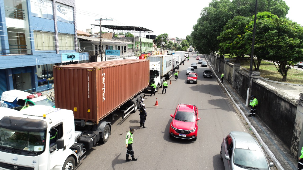 Prefeitura de Manaus realiza mais uma operação ‘Carga Pesada’ para coibir circulação de veículos irregulares