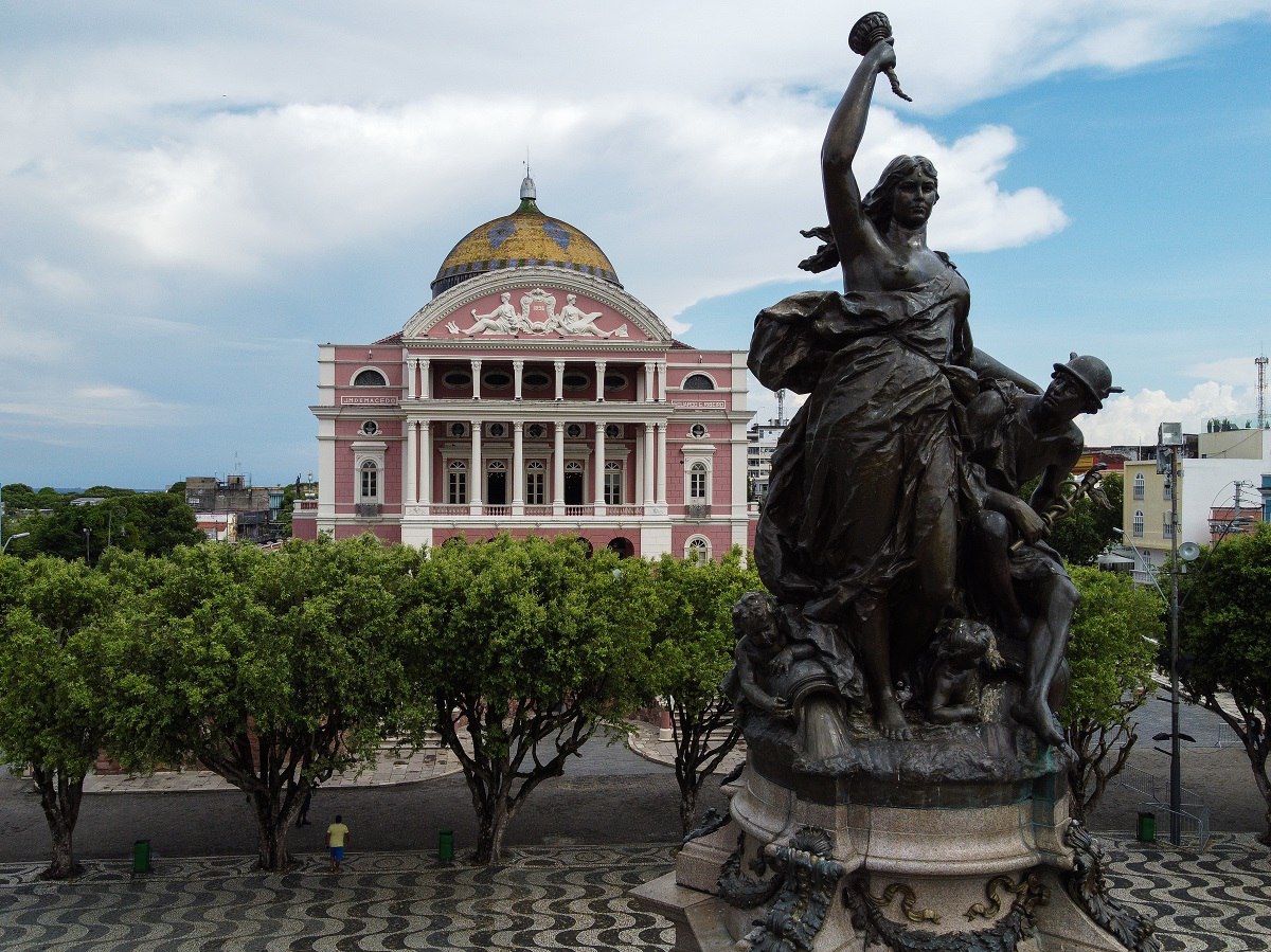 Exposição faz retrospectiva dos 125 anos do Teatro Amazonas