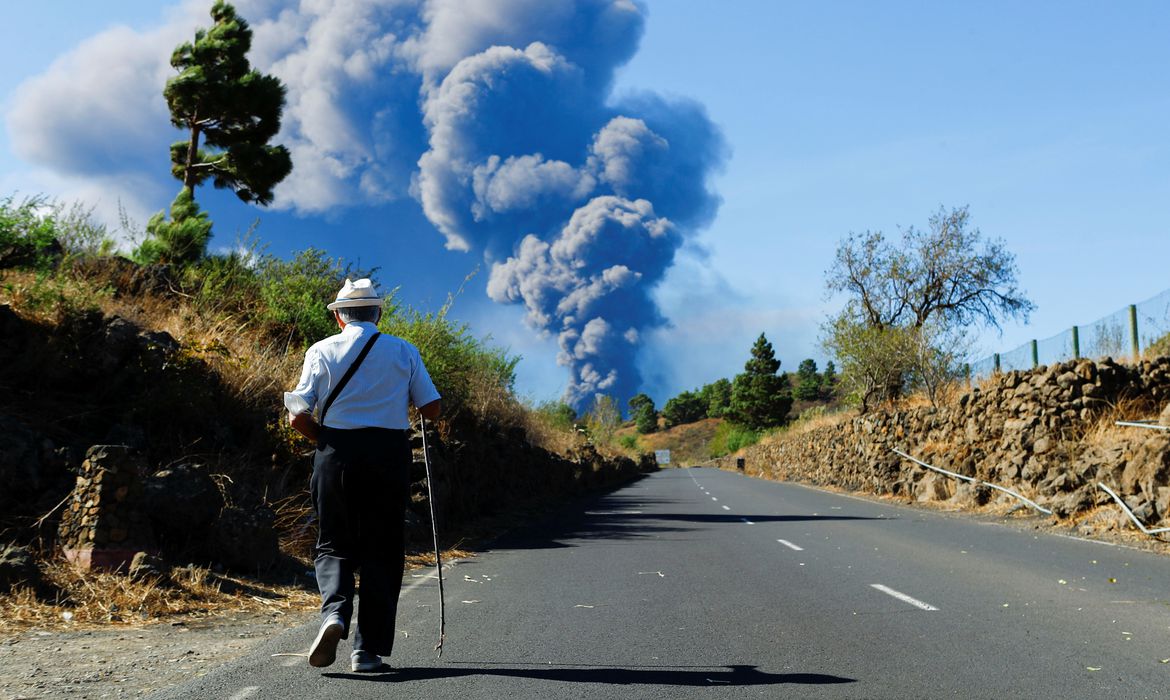La Palma: vulcão já emitiu 250 mil toneladas de dióxido de enxofre