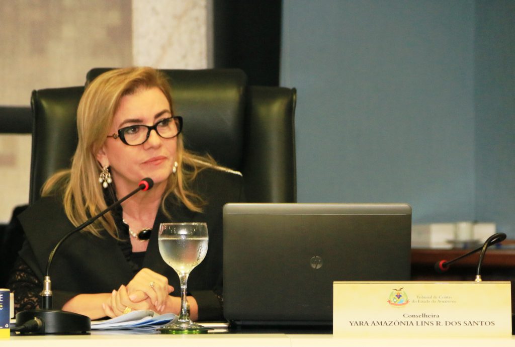 Conselheira do TCE-AM suspende pregão da UEA após indícios de irregularidades