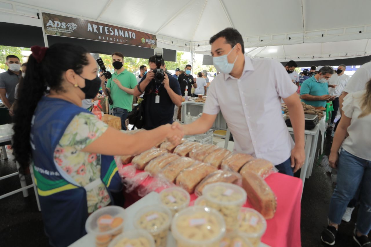 Wilson Lima inaugura feira de produtos regionais na Ponta Negra, em programação pelo aniversário de Manaus