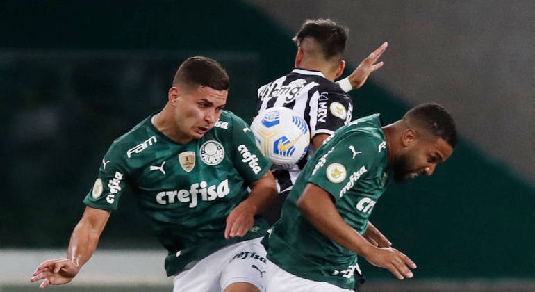 Atlético-MG empata com Palmeiras, mas mantém vantagem no topo