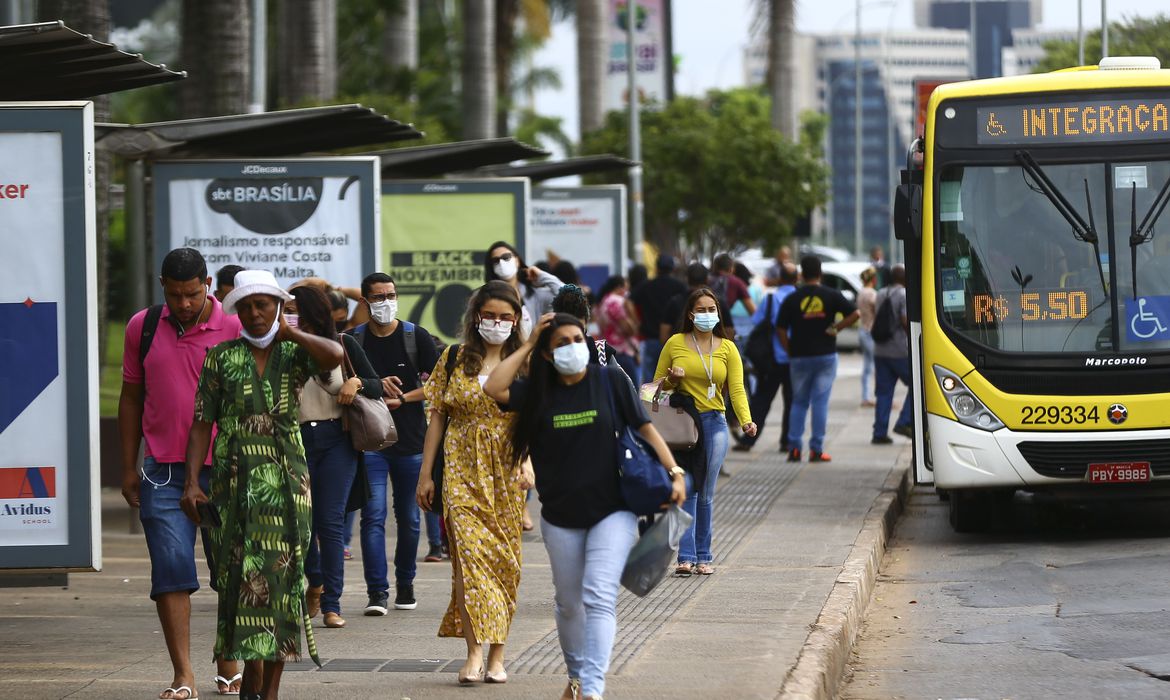 DF flexibiliza uso de máscaras em ambientes abertos a partir de hoje