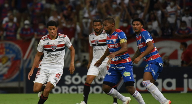 Benítez faz golaço no fim e São Paulo busca empate com Fortaleza