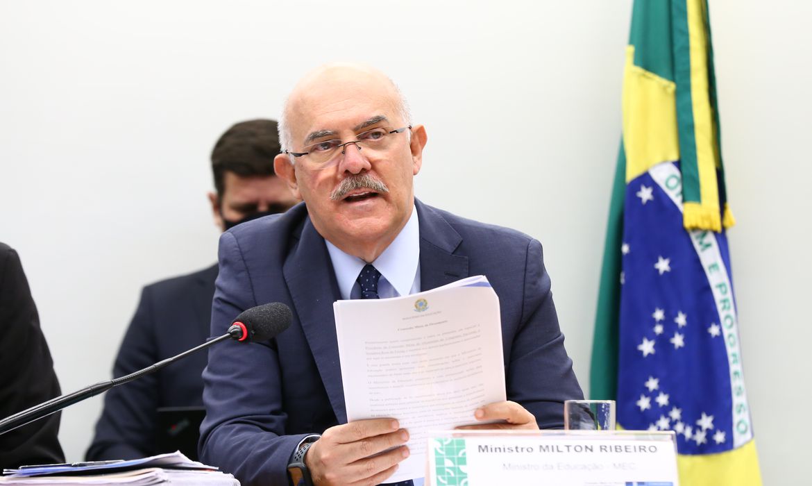 Ministro da Educação nega interferência na elaboração do Enem