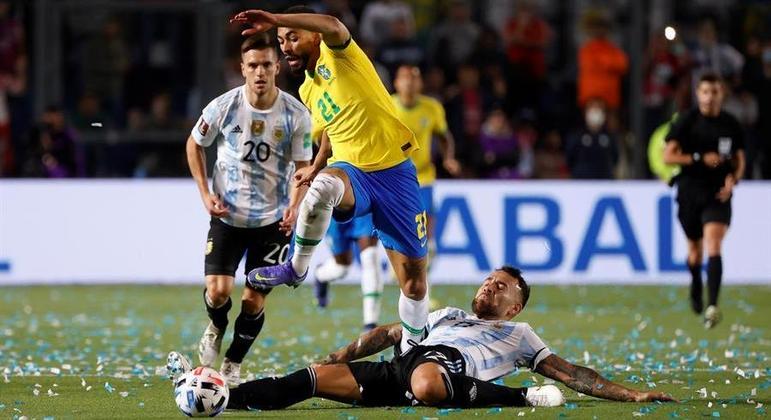 Brasil resiste à pressão, empata e adia vaga da Argentina na Copa