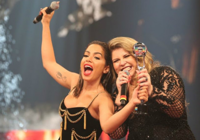 Anitta revela como rituais do Candomblé têm ajudado a lidar com morte da amiga Marília Mendonça