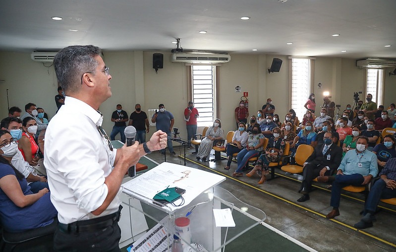 ‘Vamos tornar a saúde básica de Manaus, referência para o Brasil’, afirma David Almeida, ao receber bolsistas em Saúde da Família e Comunidade