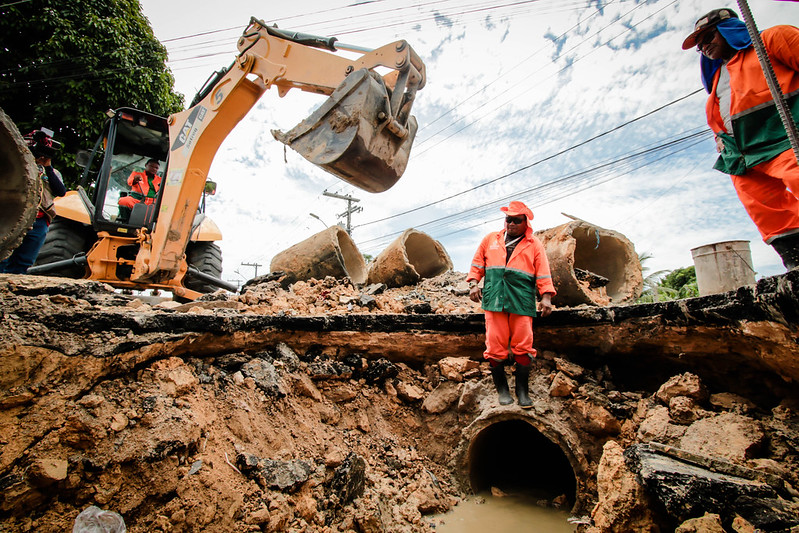 Prefeitura de Manaus recupera rede de drenagem na comunidade Novo Reino 2