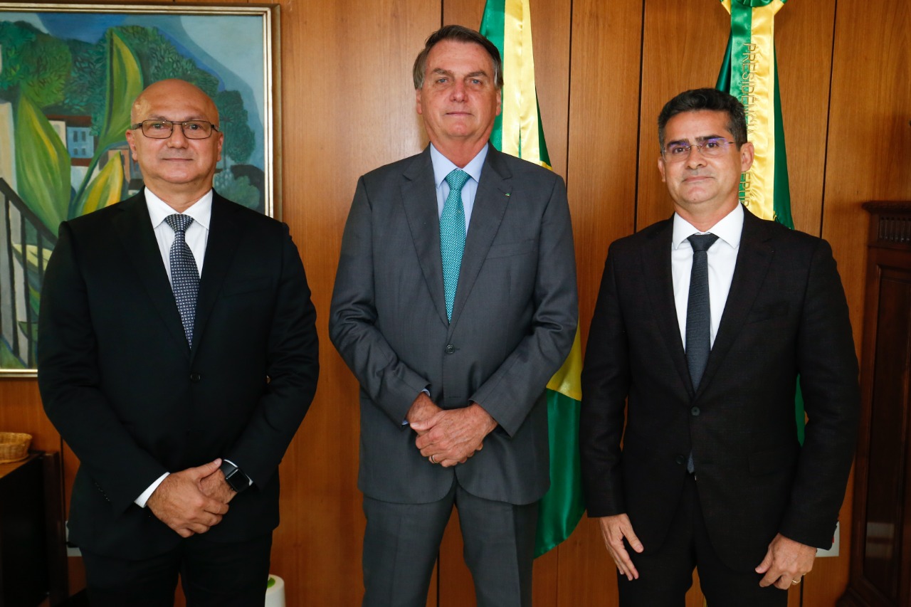 Menezes viaja a Brasília com o Prefeito David Almeida para encontro com Bolsonaro