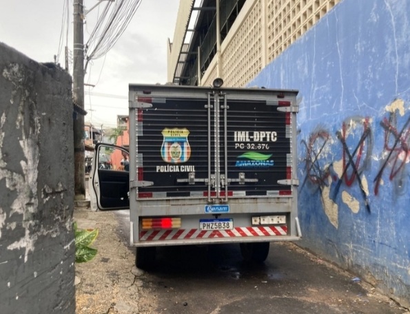 Homem é assassinado na frente da família em Manaus