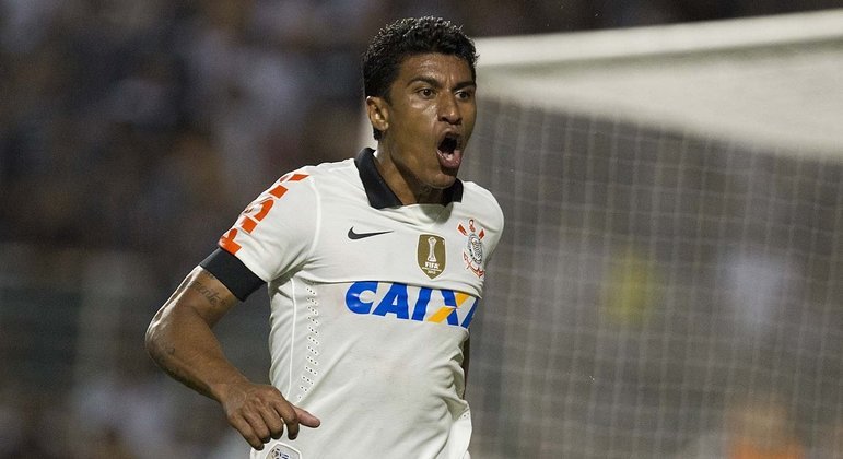 Corinthians anuncia retorno de Paulinho para 2022
