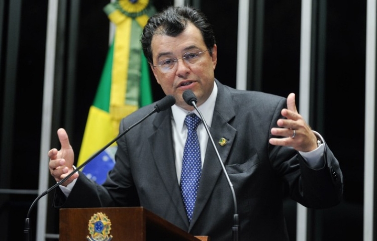 Senador Eduardo Braga comemora regularização de assentamento no Rio Juma em Apuí
