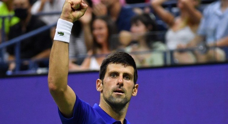 Djokovic vence na Justiça, mas ainda pode ser deportado