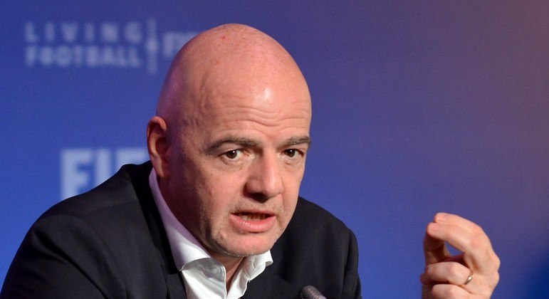 Presidente da Fifa desafia a Uefa e sugere Eurocopa a cada dois anos