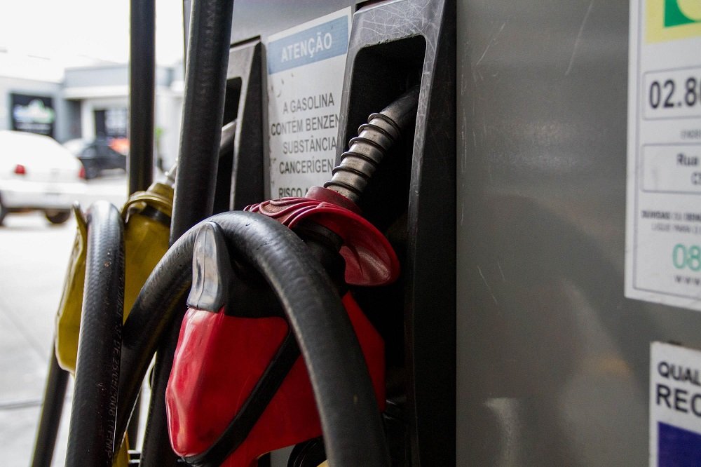 Preço da gasolina ultrapassa barreira dos R$ 8 pela primeira vez