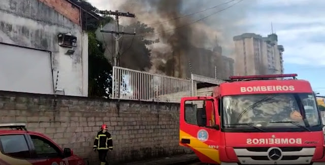 Incêndio atinge depósito da igreja Presbiteriana de Manaus