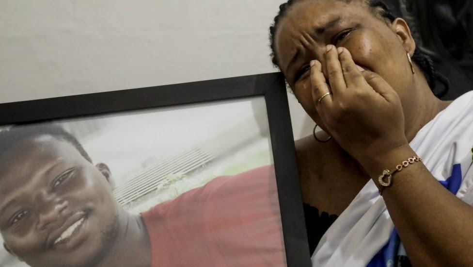 Congolês morto em quiosque na Barra teve pés e mãos amarrados após agressões