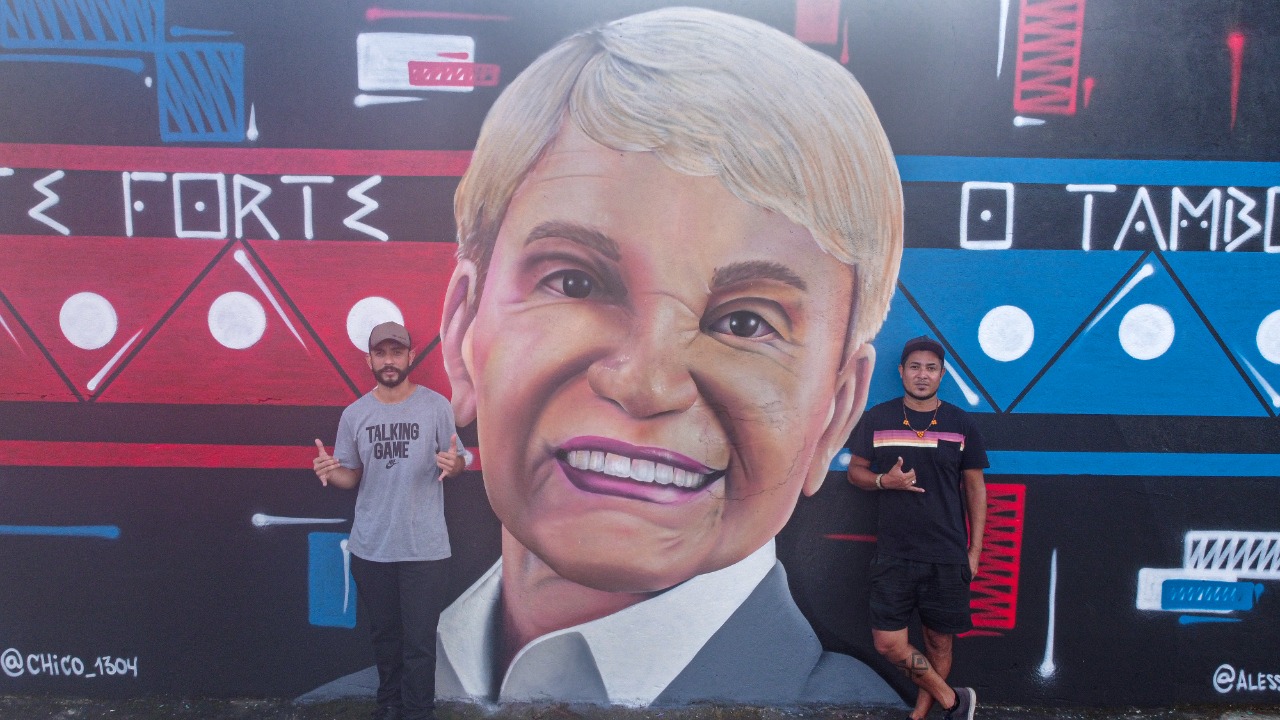 Artistas fazem mural em homenagem ao cantor Zezinho Corrêa com apoio de edital da Prefeitura Manaus
