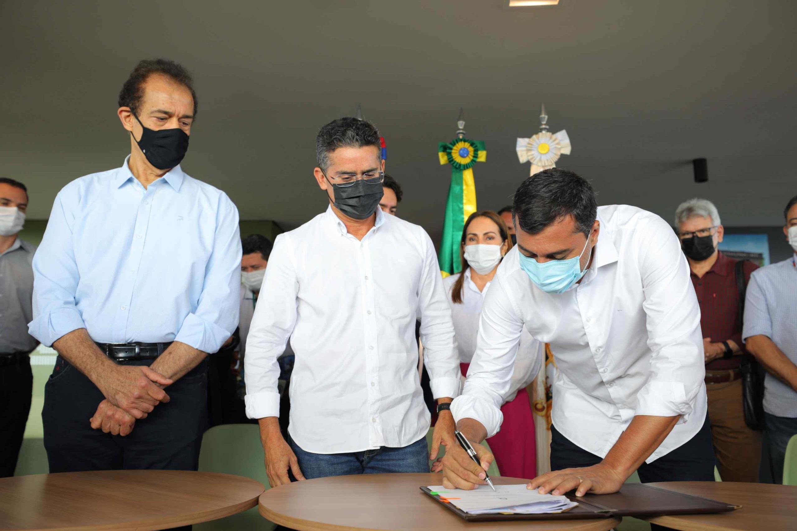 Governador Wilson Lima e prefeito David Almeida assinam protocolo de intenções inédito no segmento de gás natural