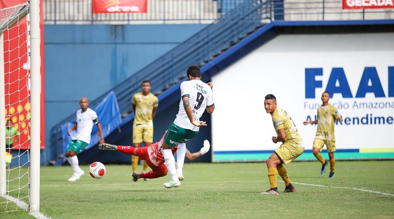Manaus FC goleia mais um e volta à liderança
