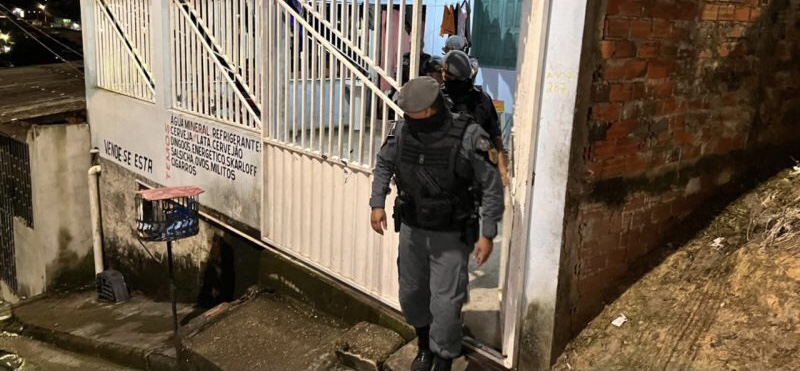 Homem tem casa invadida e é executado a tiros em Manaus 