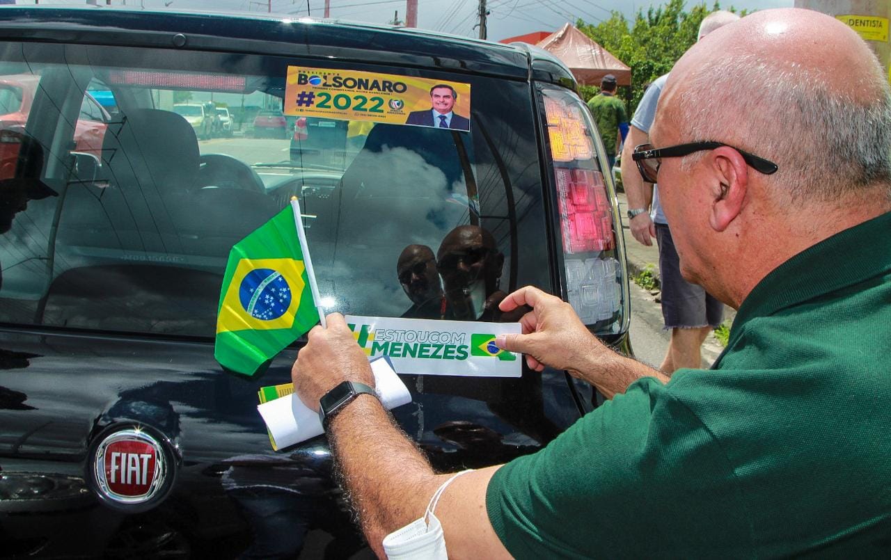 “Adesivaço” do Direita Amazonas mobiliza mais de mil veículos na zona sul de Manaus