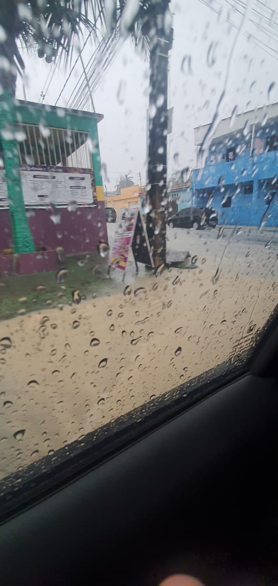 Chuva causa transtorno e medo aos moradores em área de risco