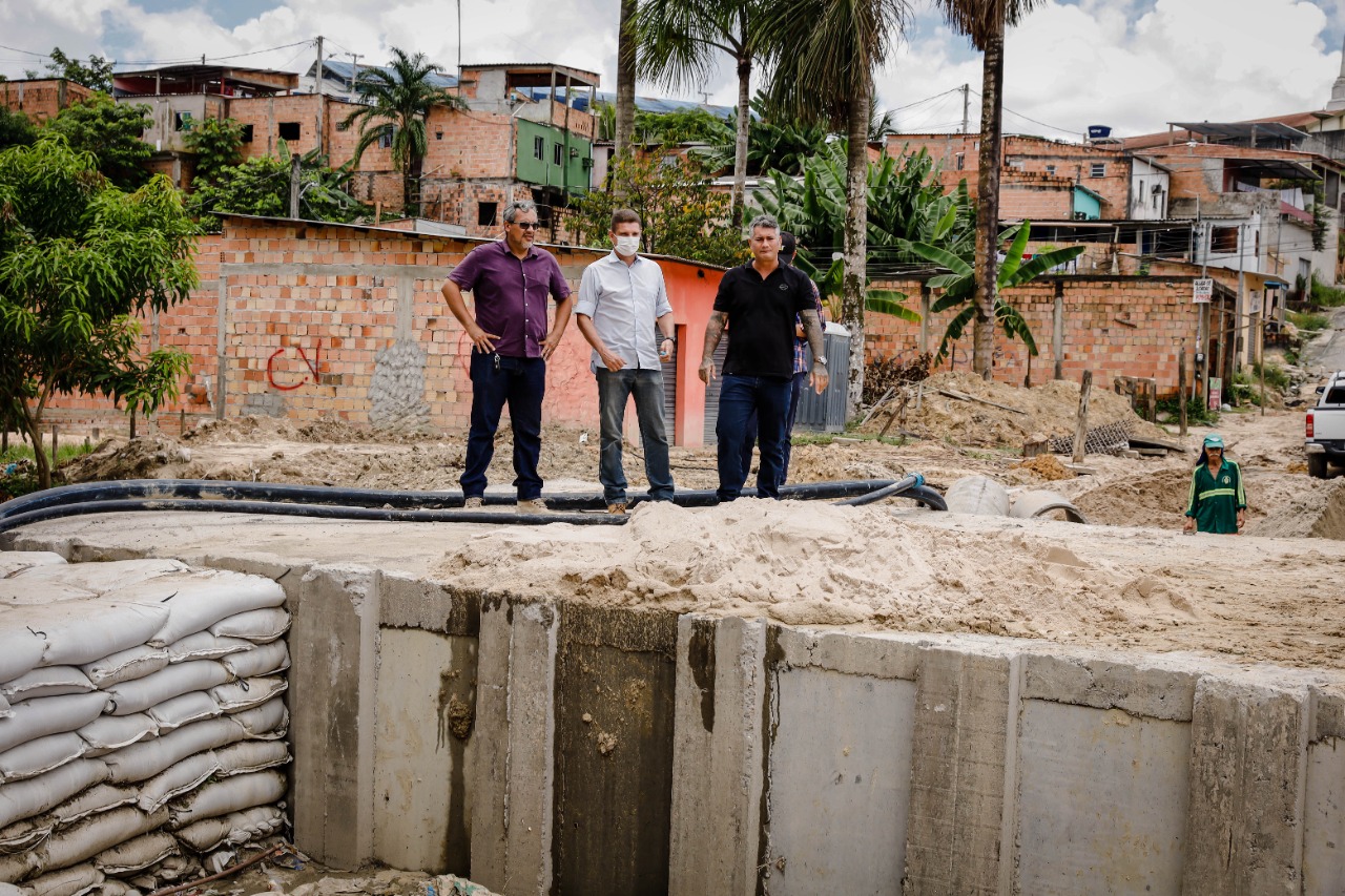 Prefeitura de Manaus avança com obras de drenagem profunda em comunidades da zona norte