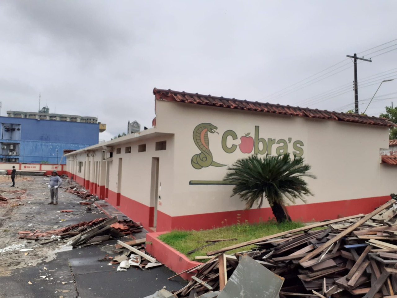 Obra sem licença de demolição de motel na Djalma Batista é embargada