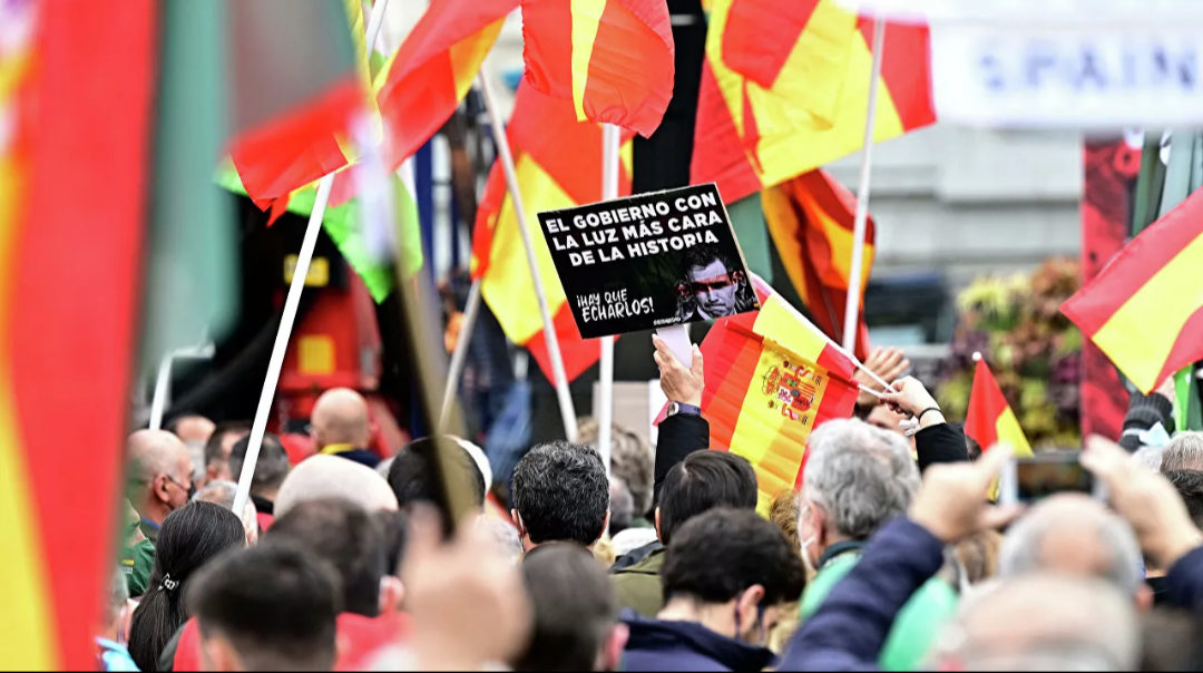Na Espanha, milhares de pessoas protestam contra o aumento de preço dos combustíveis