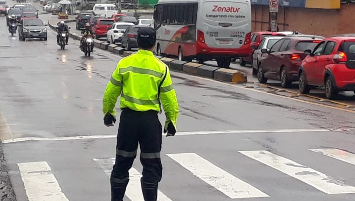 Prefeitura realiza operação ‘Fluidez’ nos cruzamentos da cidade para melhorar o tráfego nos horários de pico