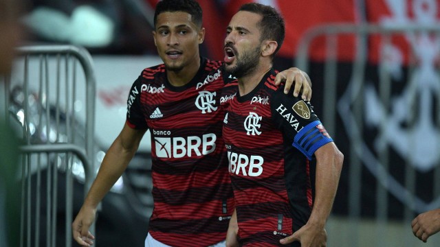 Flamengo vence o Talleres por 3 a 1 em noite de Everton Ribeiro