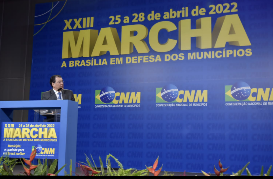 Eduardo Braga reafirma compromisso com a pauta municipalista.