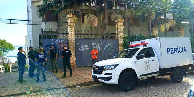 Polícia encontra cinco pessoas da mesma família mortas em condomínio de Porto Alegre