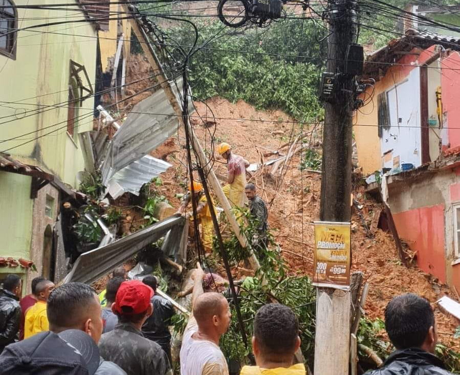 Deslizamento de terra mata 6 pessoas da mesma família em Paraty