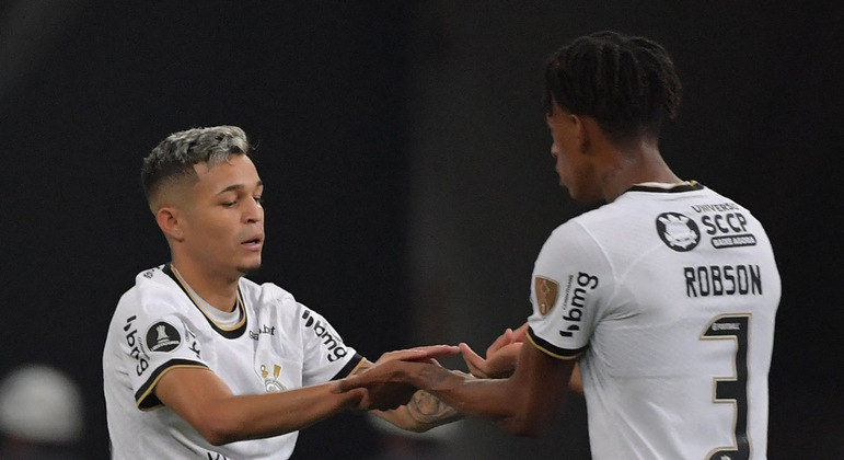 Corinthians decepciona com empate, mas avança em 2º lugar