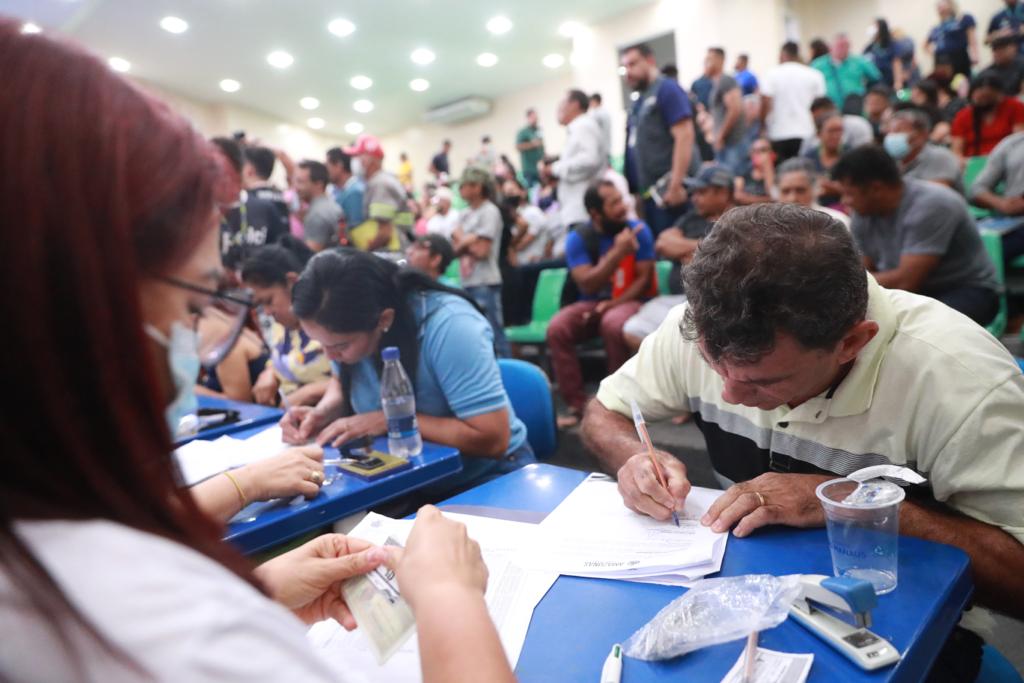 Wilson Lima autoriza primeiro pagamento de indenizações a famílias na área do Anel Viário Leste