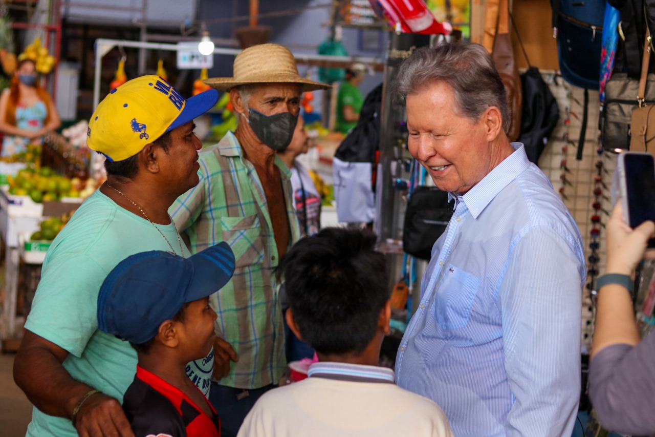 ‘Comemoro o Dia do Trabalhador trabalhando pelo Amazonas’, diz Arthur em visita a feirantes e comerciantes de Iranduba