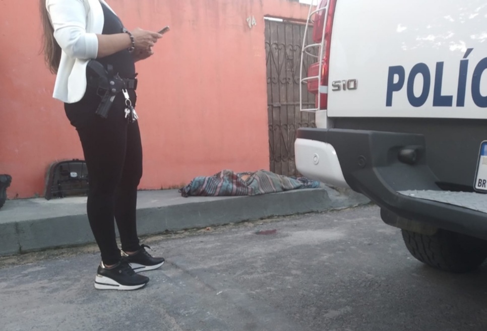 Mulher bêbada mata babá do filho a facadas em Manaus