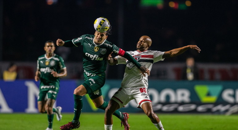 Com gols no final, Palmeiras vence o São Paulo de virada no Morumbi